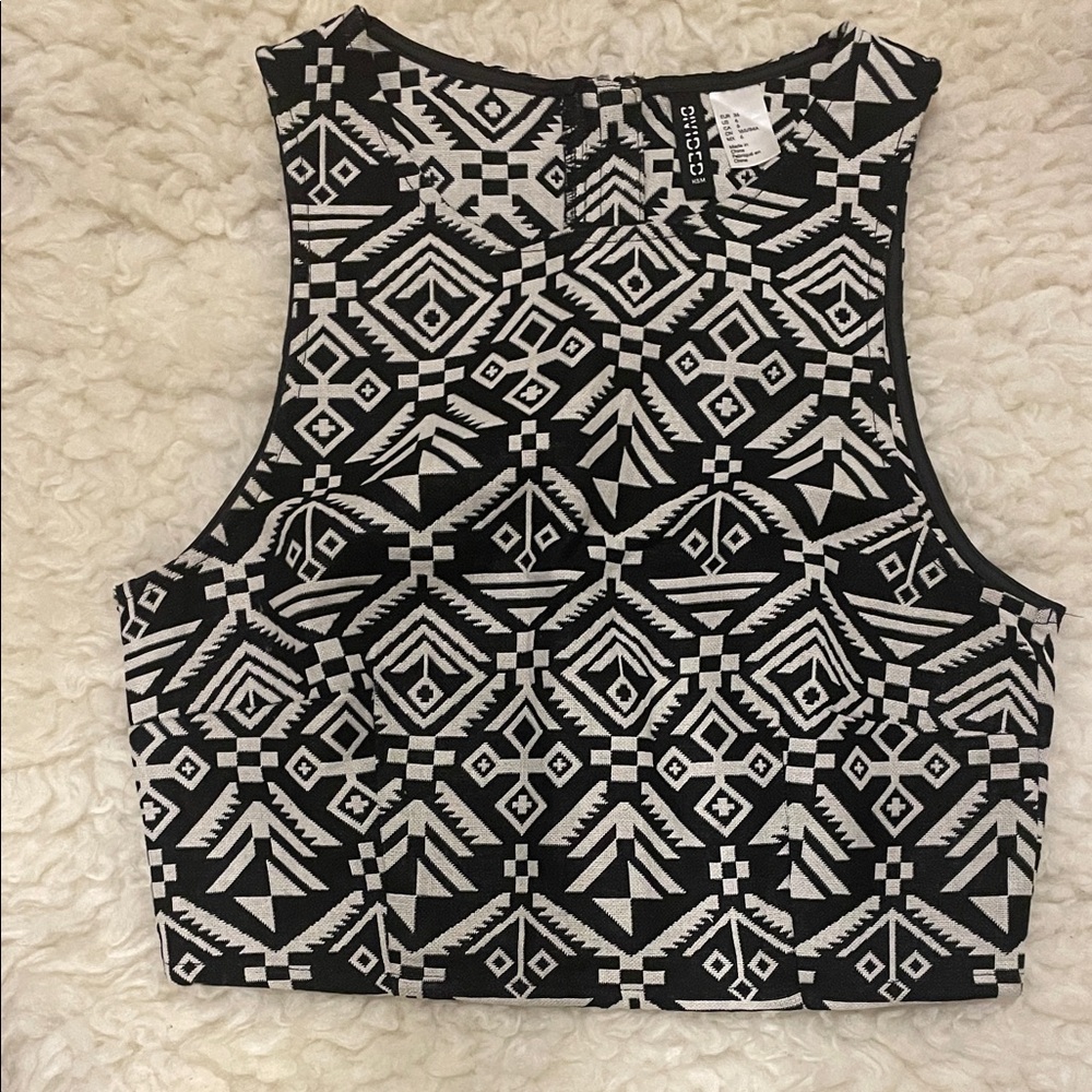 Charlotte Russe Black and White Geometric Crop Top